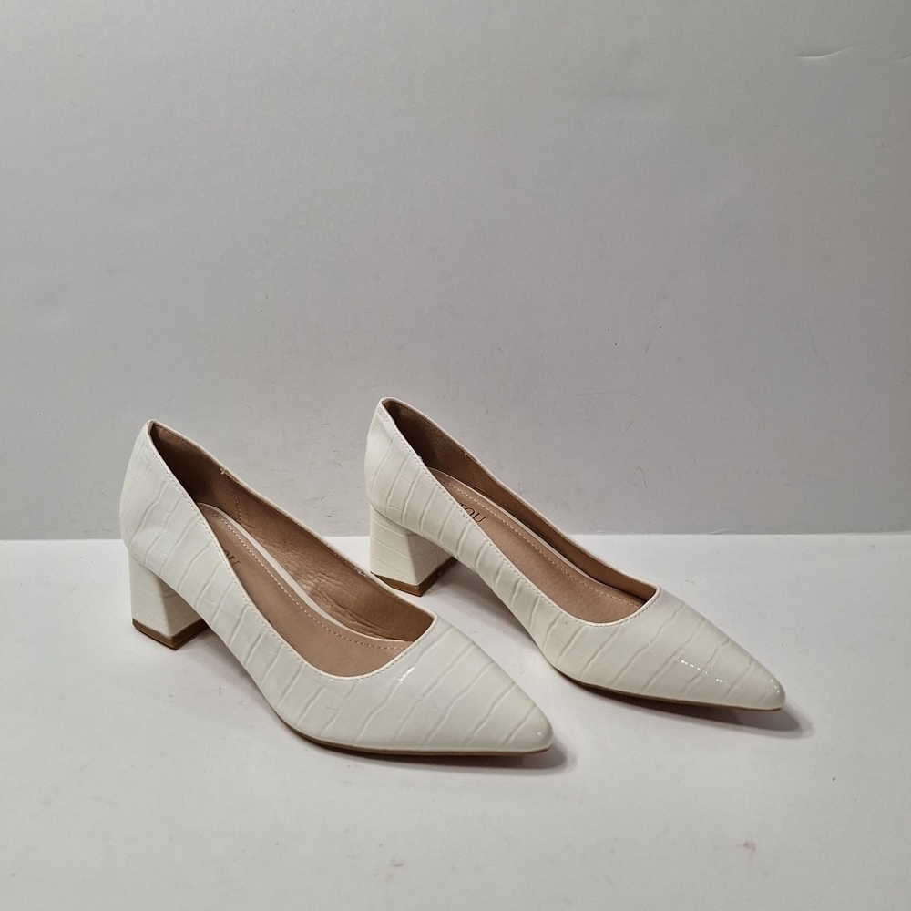 Yeo Jou NEW Off White Croc Embossed Faux Leather Preppy Block Heel Pumps Size 40